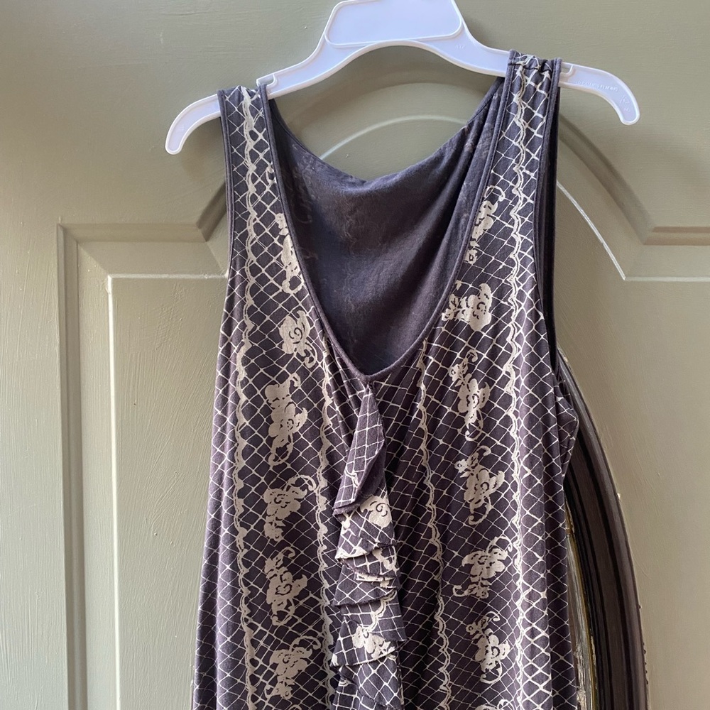 Adorable women’s tank. Super cute print with ruffles in center. Express brand